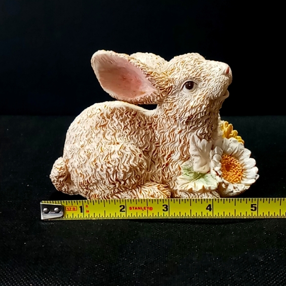 Vintage K's Collection "Bunny with Sunflowers" Resin Figurine - Picture 7 of 7